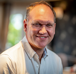 Simon Frost
